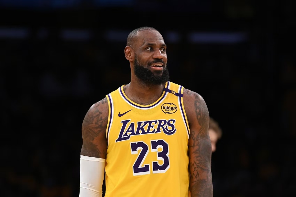 旗下, 他还是股东